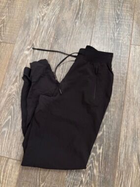 Lululemon Joggers Size 2 short